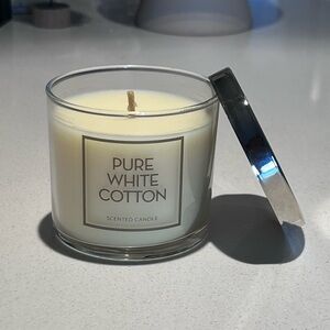 bath & body works pure white cotton candle 4oz